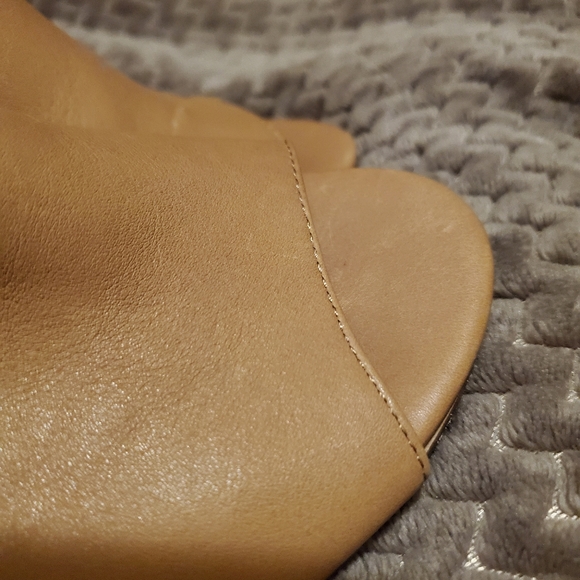 Shoe - Picture 1 of 10